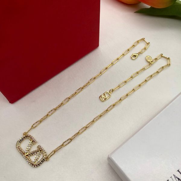 designer bracelet letter v logo jewelry necklace luxury women fashion jewelry pearl metal valentinoity day gift awe, Golden;silver
designer bracelet letter v logo jewelry necklace luxury women fashion jewelry pearl metal valentinoity day gift awe, Golden;silver