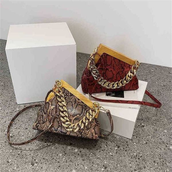 handbag 2023 fashion women's bag leather quality handbag snake clip pocket this year's popular women's buckle shoulder messen
handbag 2023 fashion women's bag leather quality handbag snake clip pocket this year's popular women's buckle shoulder messen