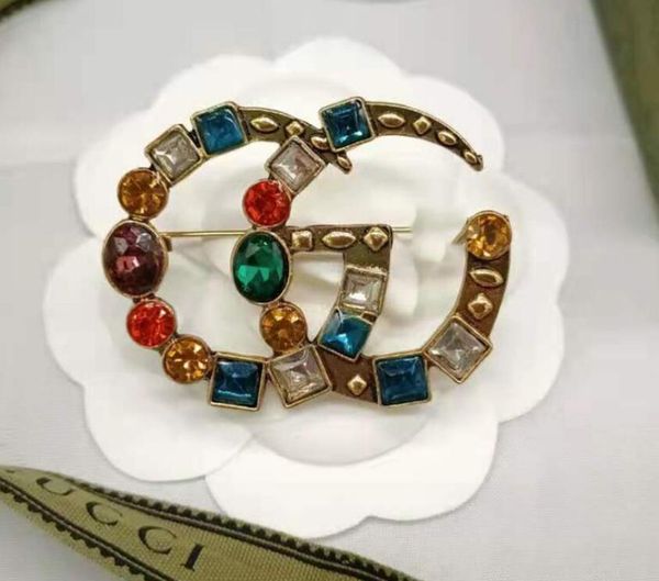K Gold Plated Letter Brooch Luxury Personality Retro Classic Brand Designer Letters Brooches Pearl Women Pearl Rhinestone Suit Pin Fashion Jewelry Accessories
K Gold Plated Letter Brooch Luxury Personality Retro Classic Brand Designer Letters Brooches Pearl Women Pearl Rhinestone Suit Pin Fashion Jewelry Accessories