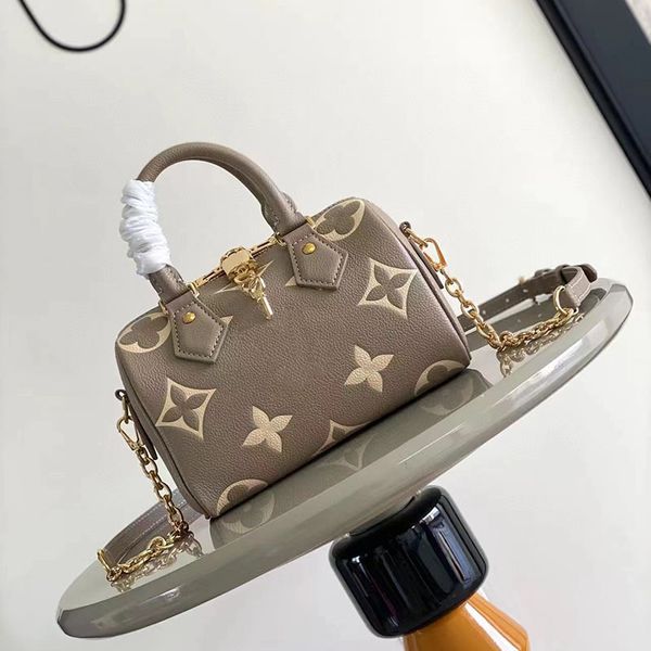 stylish embossed crossbody bag detachable chain and leather shoulder strap shoulder bag hand bag leather
stylish embossed crossbody bag detachable chain and leather shoulder strap shoulder bag hand bag leather