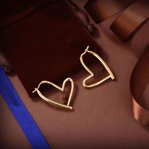 designer classic hoop earrings fashion style studs design stamp stainless steel gold plated stud earrings for women party gifts with box, Golden;silver
designer classic hoop earrings fashion style studs design stamp stainless steel gold plated stud earrings for women party gifts with box, Golden;silver