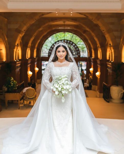 luxury mermaid wedding dresses long sleeves bateau 3d lace hollow beaded sequins appliques detachable train pearls bridal gowns plus size ve, White
luxury mermaid wedding dresses long sleeves bateau 3d lace hollow beaded sequins appliques detachable train pearls bridal gowns plus size ve, White