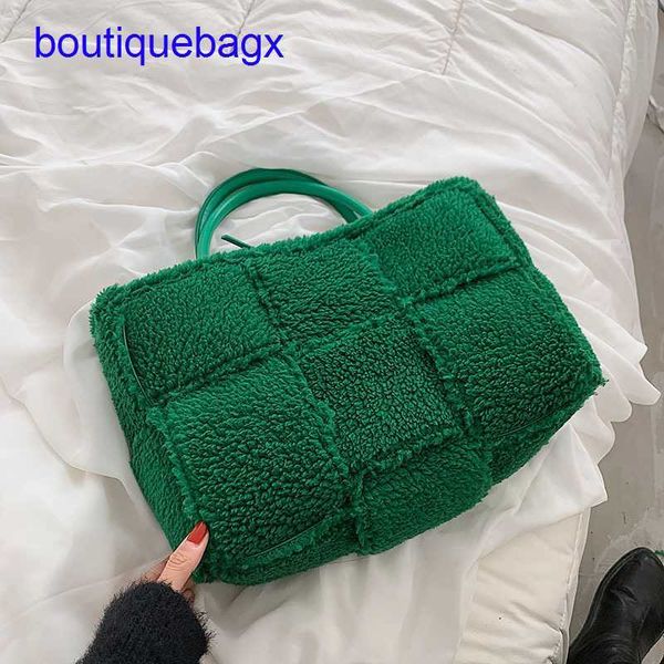luxury bottegss venetss arco evening bags online store autumn new and 2023 winter style plush women's big fashion versatile portab with
luxury bottegss venetss arco evening bags online store autumn new and 2023 winter style plush women's big fashion versatile portab with