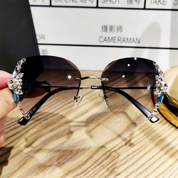 2023 new net red belt drilling women's anti ultraviolet radiation big round face thin sunglasses new korean fashion in, White;black
2023 new net red belt drilling women's anti ultraviolet radiation big round face thin sunglasses new korean fashion in, White;black
