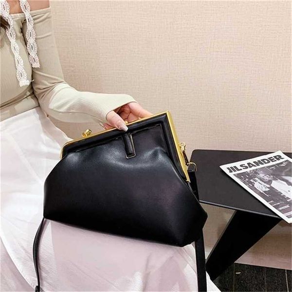 handbag 2023 fashion women's bag leather quality handbag niche solid color cloud texture messenger bag
handbag 2023 fashion women's bag leather quality handbag niche solid color cloud texture messenger bag