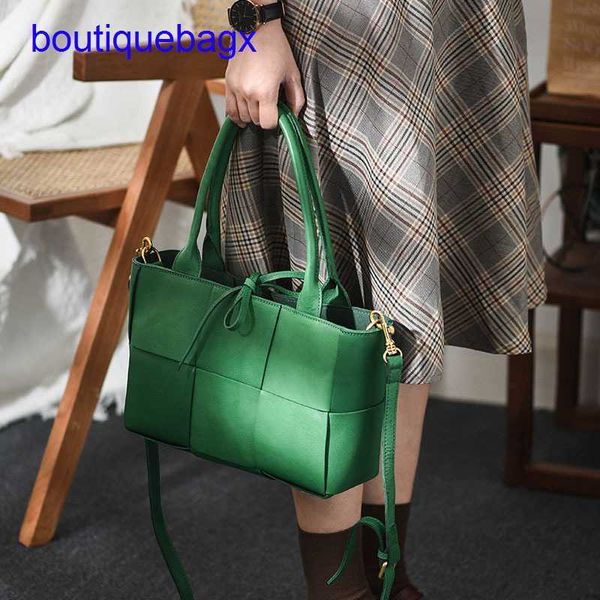 original edition luxury bottegss venetss arco evening bags online store vegetable tanned leather large capacity woven handbag desi with logo
original edition luxury bottegss venetss arco evening bags online store vegetable tanned leather large capacity woven handbag desi with logo