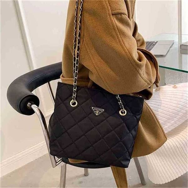 handbag 2023 fashion women's bag leather quality handbag version large capacity female wandering nylon rhombic chain shoulder messenger
handbag 2023 fashion women's bag leather quality handbag version large capacity female wandering nylon rhombic chain shoulder messenger