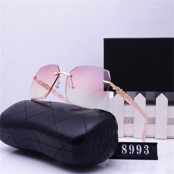 sunglasses 2023 new overseas sunglasses men's and women's street shooting travel fashion glasses 8993, White;black
sunglasses 2023 new overseas sunglasses men's and women's street shooting travel fashion glasses 8993, White;black