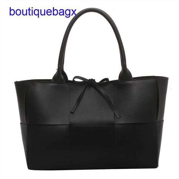 luxury bottegss venetss arco evening bags online store red large bag 2023 new fashion high net sense foreign style single shoulder with logo
luxury bottegss venetss arco evening bags online store red large bag 2023 new fashion high net sense foreign style single shoulder with logo