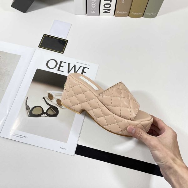 designer slippers thick bottom sandals metal buckle c slides lady platform wedges beach high heel sheepskin matelasse quilted plaid texture, Black
designer slippers thick bottom sandals metal buckle c slides lady platform wedges beach high heel sheepskin matelasse quilted plaid texture, Black