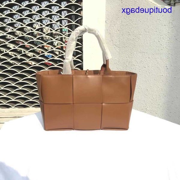 luxury bottegss venetss arco evening bags online store new bag autumn woven and 2023 winter hand high-capacity tote leather textur with logo
luxury bottegss venetss arco evening bags online store new bag autumn woven and 2023 winter hand high-capacity tote leather textur with logo
