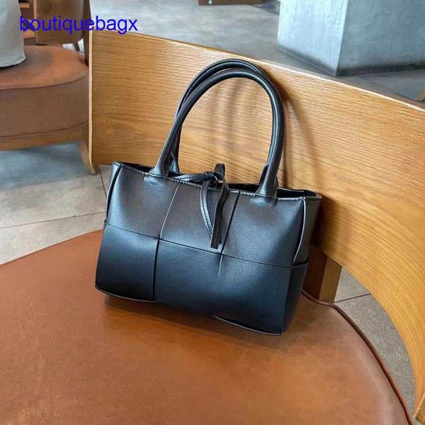 luxury bottegss venetss arco evening bags online store 2023 new fashion small hand woven large bag capacity tote bag leather textu with logo
luxury bottegss venetss arco evening bags online store 2023 new fashion small hand woven large bag capacity tote bag leather textu with logo