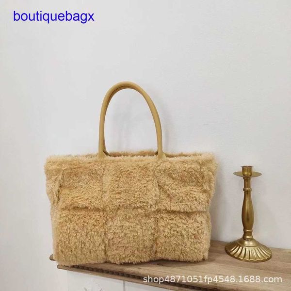 luxury bottegss venetss arco evening bags online store 2023 arco tote woven bag small new design high-capacity lamb plush shoulder with logo
luxury bottegss venetss arco evening bags online store 2023 arco tote woven bag small new design high-capacity lamb plush shoulder with logo