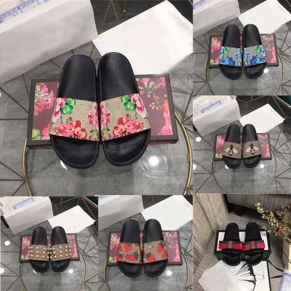 luxury designer men women slippers rubber slides sandal flat blooms strawberry tiger bees green red white web shoes summer beach outdoor sho, Black
luxury designer men women slippers rubber slides sandal flat blooms strawberry tiger bees green red white web shoes summer beach outdoor sho, Black