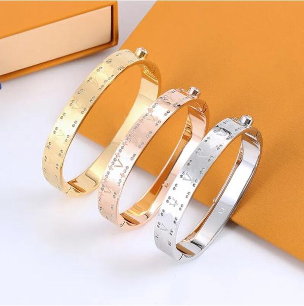 high-quality bangle bracelet luxury 4 leaf flower bracelet letter bracelet titanium steel diamonds bracelet women men fashion jewelry gift, Black
high-quality bangle bracelet luxury 4 leaf flower bracelet letter bracelet titanium steel diamonds bracelet women men fashion jewelry gift, Black