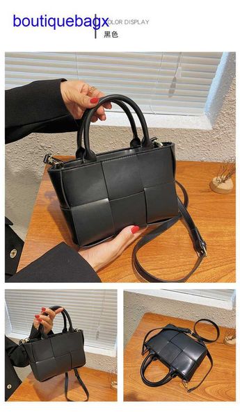 luxury bottegss venetss arco evening bags online store versatile baby girl fall 2023 new fashion straddle handheld knitted small s with logo
luxury bottegss venetss arco evening bags online store versatile baby girl fall 2023 new fashion straddle handheld knitted small s with logo