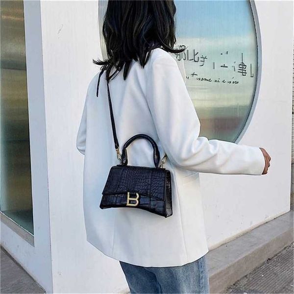 handbag 2023 fashion women's bag leather quality handbag crocodile pattern staff messenger bag
handbag 2023 fashion women's bag leather quality handbag crocodile pattern staff messenger bag