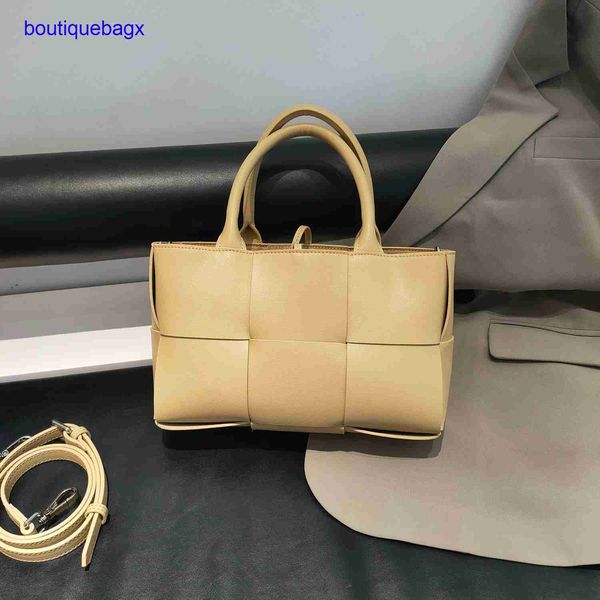 luxury bottegss venetss arco evening bags online store bag 2023 woven new tote women's leather small hand simple texture shoulder with
luxury bottegss venetss arco evening bags online store bag 2023 woven new tote women's leather small hand simple texture shoulder with