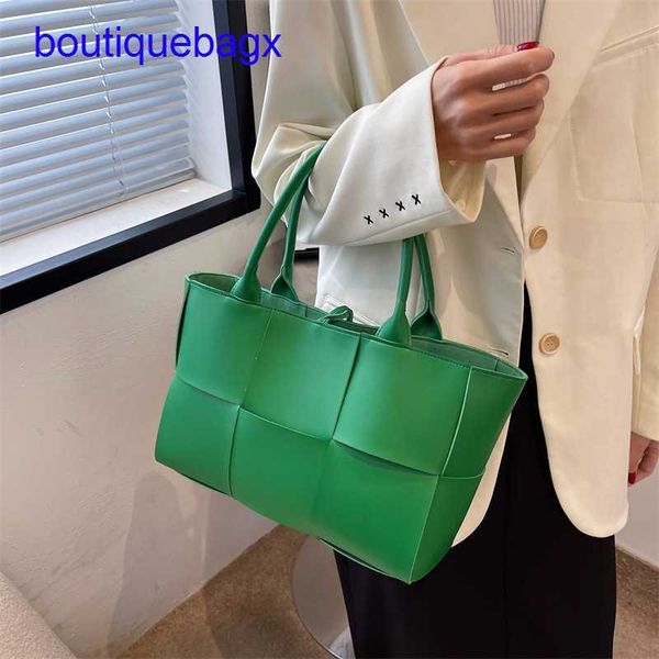 luxury bottegss venetss arco evening bags online store new large bag 2023 net fashion high red sense foreign style single shoulder with logo
luxury bottegss venetss arco evening bags online store new large bag 2023 net fashion high red sense foreign style single shoulder with logo