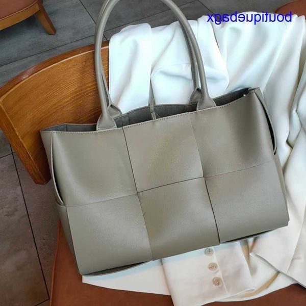 luxury bottegss venetss arco evening bags online store large chessboard hand woven bag leather new hand capacity tote bag fashion with logo
luxury bottegss venetss arco evening bags online store large chessboard hand woven bag leather new hand capacity tote bag fashion with logo
