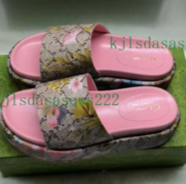 qladies designer slippers womens and men summer rubber sandals beach slides indoor and outdoor shoes classic flip flops size eur35-45, Black
qladies designer slippers womens and men summer rubber sandals beach slides indoor and outdoor shoes classic flip flops size eur35-45, Black
