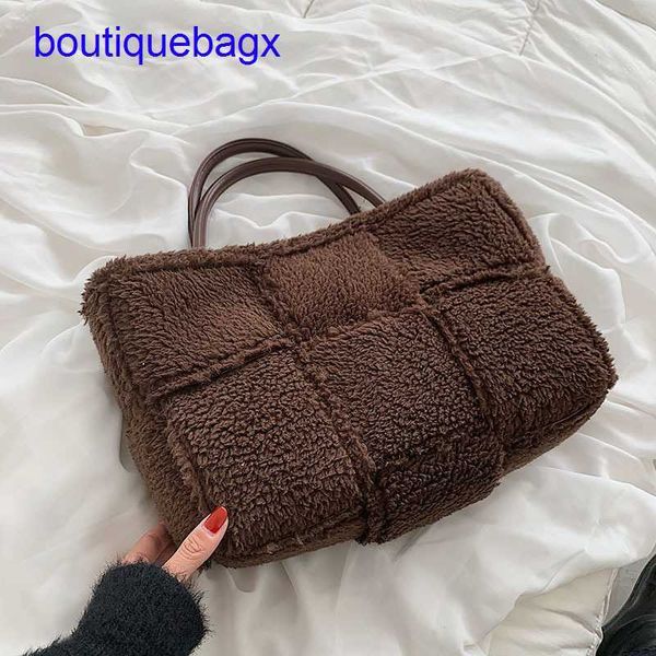 luxury bottegss venetss arco evening bags online store autumn new and 2023 winter style plush women's big fashion versatile portab with
luxury bottegss venetss arco evening bags online store autumn new and 2023 winter style plush women's big fashion versatile portab with