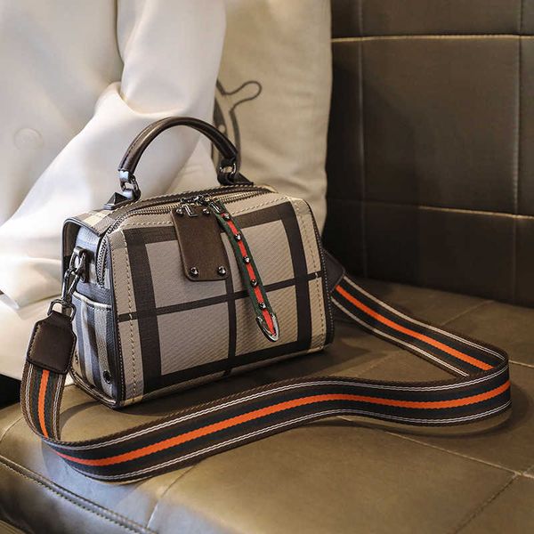 bag genuine leather women's bag 2023 new plaid broadband pillow bag versatile one shoulder crossbody bag fashion bag
bag genuine leather women's bag 2023 new plaid broadband pillow bag versatile one shoulder crossbody bag fashion bag