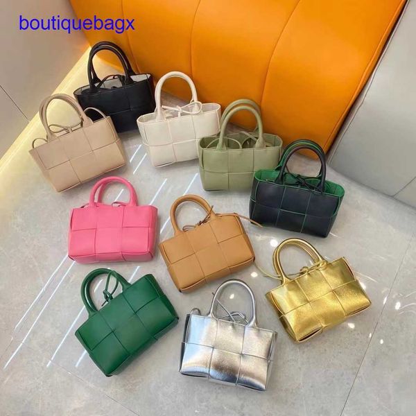 luxury bottegss venetss arco evening bags online store 2023 new woven tote bag large capacity vegetable basket color contrast leat with logo
luxury bottegss venetss arco evening bags online store 2023 new woven tote bag large capacity vegetable basket color contrast leat with logo