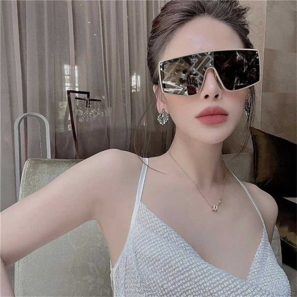 sunglasses 2023 new f's piece mask chen ruoxian's same sunglasses ffm0076, White;black
sunglasses 2023 new f's piece mask chen ruoxian's same sunglasses ffm0076, White;black