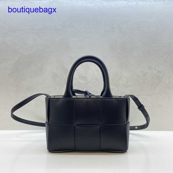 luxury bottegss venetss arco evening bags online store portable leather 2023 fashion woven cowhide women's basket mini tote should with
luxury bottegss venetss arco evening bags online store portable leather 2023 fashion woven cowhide women's basket mini tote should with