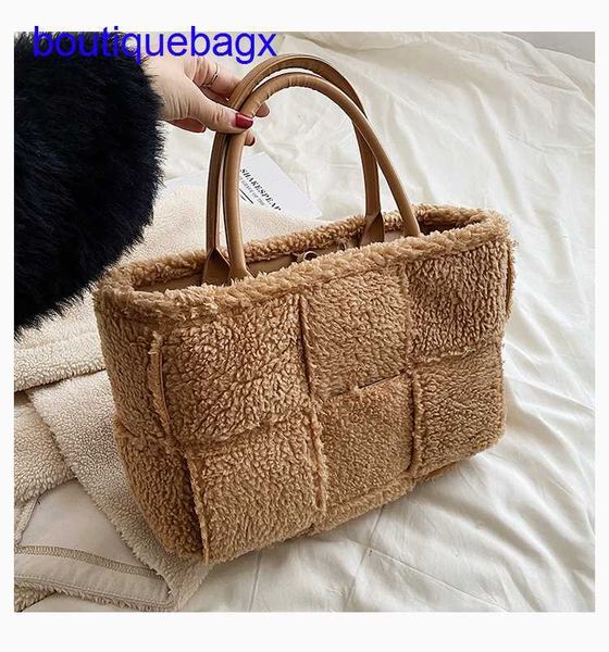 luxury bottegss venetss arco evening bags online store autumn new and winter female woven 2023 handbag wool high grade middle with logo a7a0
luxury bottegss venetss arco evening bags online store autumn new and winter female woven 2023 handbag wool high grade middle with logo a7a0