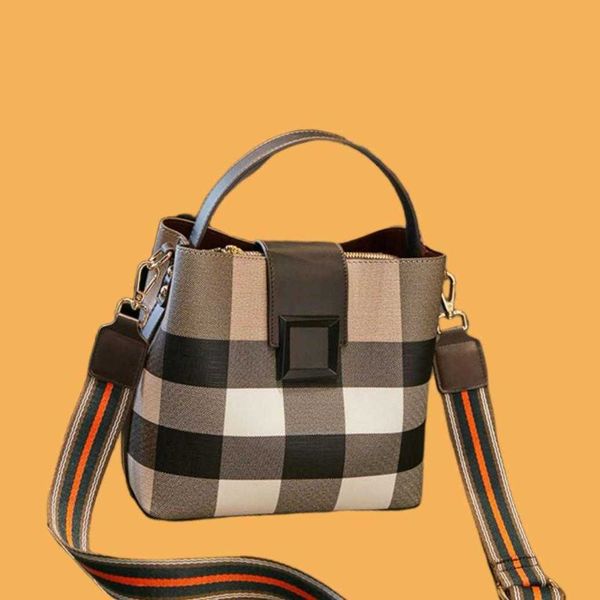 luxurys designers counter women's 2021 new checkered bucket fashion temperament portable shoulder versatile messenger bag large capacit
luxurys designers counter women's 2021 new checkered bucket fashion temperament portable shoulder versatile messenger bag large capacit