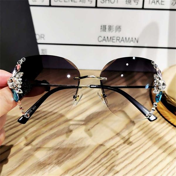 2023 new net red belt drilling women's anti ultraviolet radiation big round face thin sunglasses new korean fashion in, White;black
2023 new net red belt drilling women's anti ultraviolet radiation big round face thin sunglasses new korean fashion in, White;black