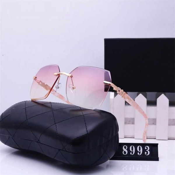 sunglasses 2023 new overseas sunglasses men's and women's street shooting travel fashion glasses 8993, White;black
sunglasses 2023 new overseas sunglasses men's and women's street shooting travel fashion glasses 8993, White;black