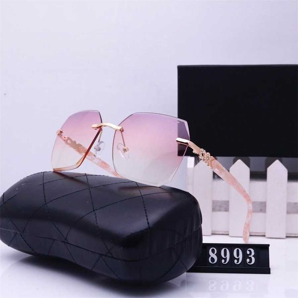 sunglasses 2023 new overseas sunglasses men's and women's street shooting travel fashion glasses 8993, White;black
sunglasses 2023 new overseas sunglasses men's and women's street shooting travel fashion glasses 8993, White;black
