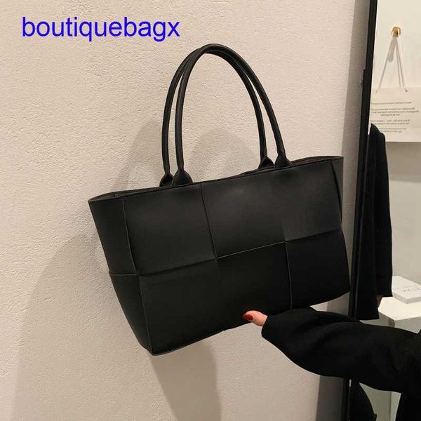 luxury bottegss venetss arco evening bags online store new bag autumn and winter texture large 2023 woven commuter tote capacity h with logo
luxury bottegss venetss arco evening bags online store new bag autumn and winter texture large 2023 woven commuter tote capacity h with logo