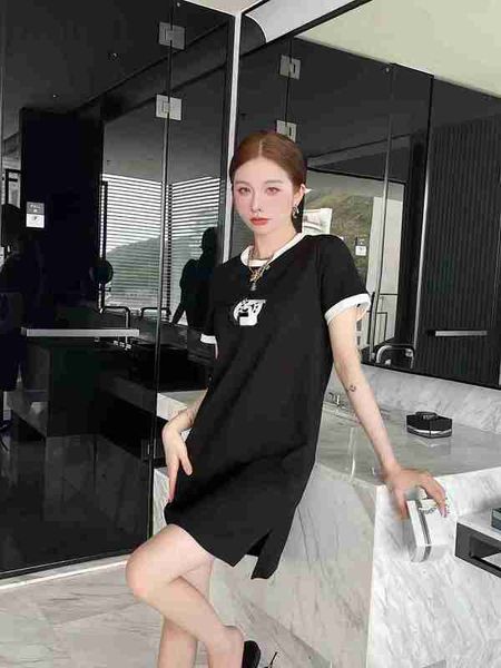 casual dresses designer 23 spring and summer small fragrant round neck color contrast long t skirt letter 5 badge embellishment dress d2k3, Black;gray
casual dresses designer 23 spring and summer small fragrant round neck color contrast long t skirt letter 5 badge embellishment dress d2k3, Black;gray