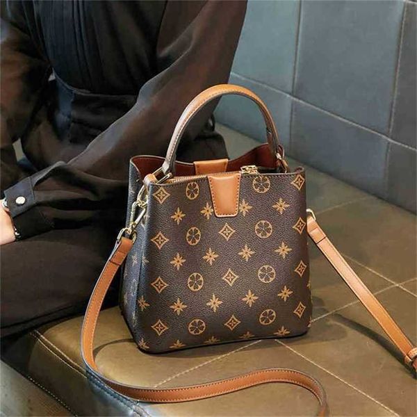 handbag 2023 fashion women's bag leather quality handbag women's and tote bucket shoulder messenger bag
handbag 2023 fashion women's bag leather quality handbag women's and tote bucket shoulder messenger bag