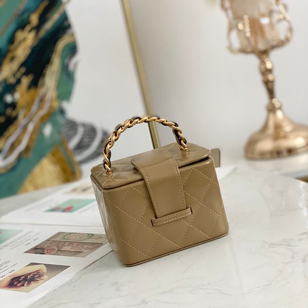 10a mirror quality designer mini cosmetic bags 11cm luxuries lambskin vanity case genuine leather small square bag with box c285
10a mirror quality designer mini cosmetic bags 11cm luxuries lambskin vanity case genuine leather small square bag with box c285