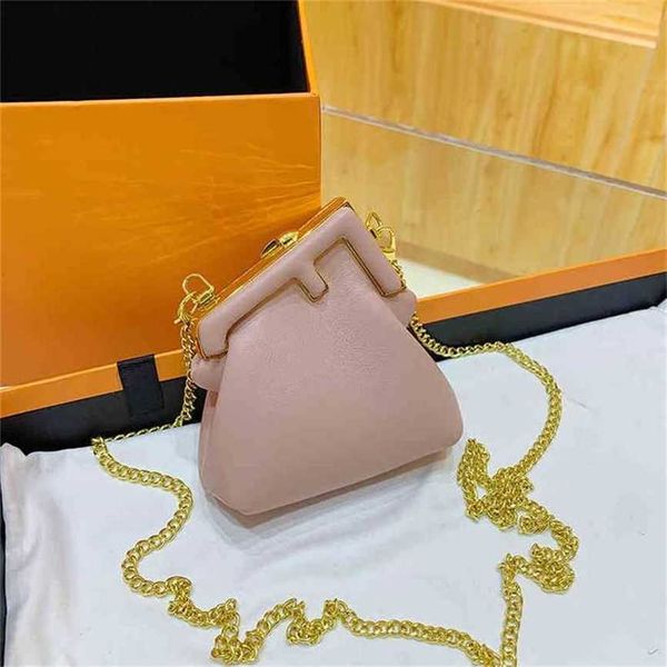 handbag 2023 fashion women's bag leather quality handbag female spring clip popular color shoulder mini messenger chain bag
handbag 2023 fashion women's bag leather quality handbag female spring clip popular color shoulder mini messenger chain bag