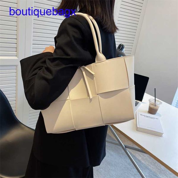 luxury bottegss venetss arco evening bags online store air women with superior handbag feeling and for small number of designs wov with logo
luxury bottegss venetss arco evening bags online store air women with superior handbag feeling and for small number of designs wov with logo