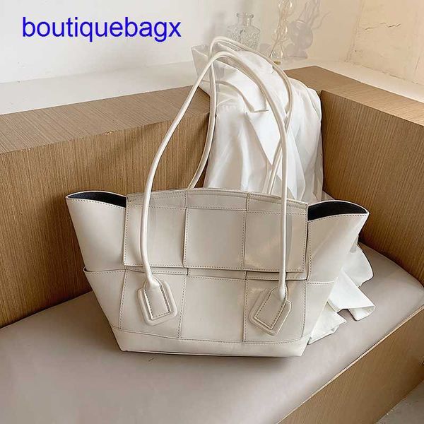 luxury bottegss venetss arco evening bags online store capacity bag female 2023 korean version new large fashion commuter tote lei with logo
luxury bottegss venetss arco evening bags online store capacity bag female 2023 korean version new large fashion commuter tote lei with logo