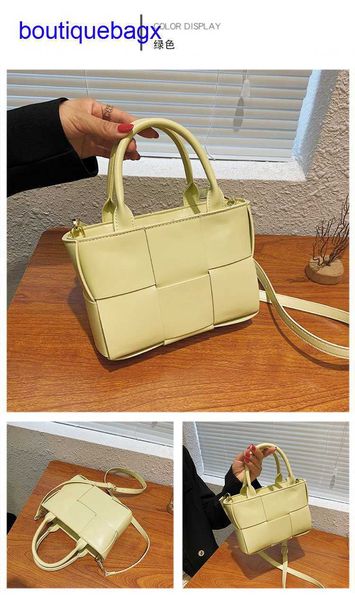 luxury bottegss venetss arco evening bags online store versatile baby girl fall 2023 new fashion straddle handheld knitted small s with logo
luxury bottegss venetss arco evening bags online store versatile baby girl fall 2023 new fashion straddle handheld knitted small s with logo