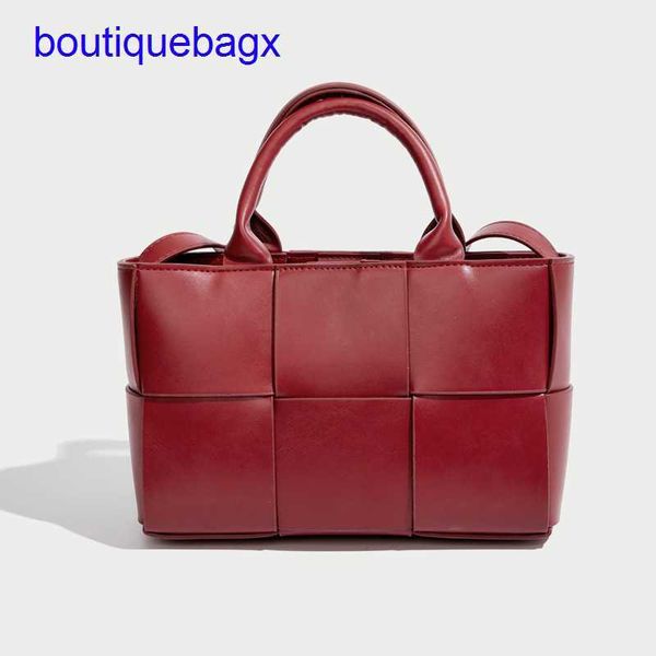 luxury bottegss venetss arco evening bags online store knitted and summer new 2023 commuter tote spring texture large capacity han with logo
luxury bottegss venetss arco evening bags online store knitted and summer new 2023 commuter tote spring texture large capacity han with logo