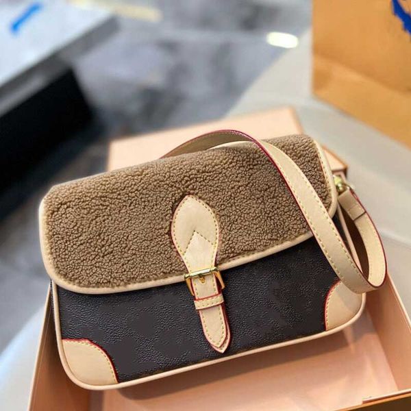 fashion plush baguette bag fur bag single shoulder crossbody armpit bag brand
fashion plush baguette bag fur bag single shoulder crossbody armpit bag brand