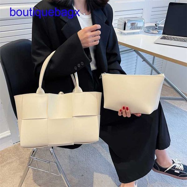 luxury bottegss venetss arco evening bags online store new bag fashion tote one 2023 shoulder spring and summer large capacity lat with logo
luxury bottegss venetss arco evening bags online store new bag fashion tote one 2023 shoulder spring and summer large capacity lat with logo