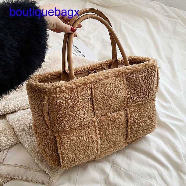 luxury bottegss venetss arco evening bags online store tide 2023 winter versatile new network red woven large capacity portable to with logo
luxury bottegss venetss arco evening bags online store tide 2023 winter versatile new network red woven large capacity portable to with logo