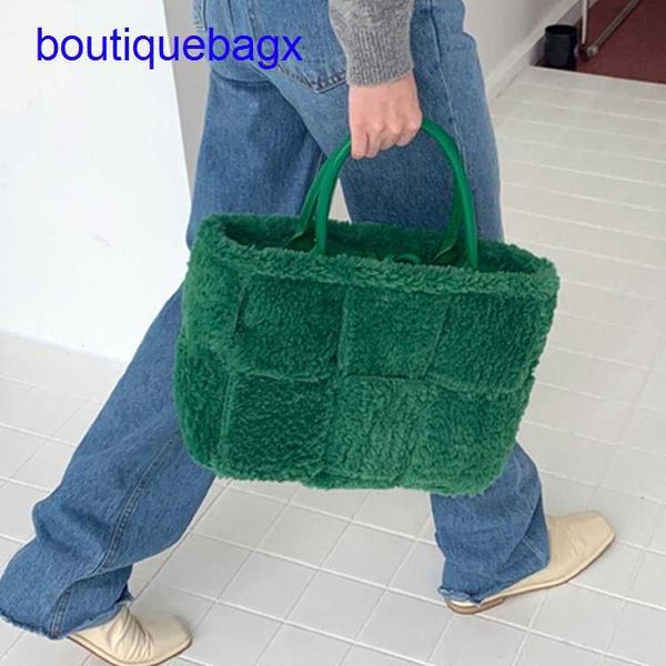luxury bottegss venetss arco evening bags online store simple lamb wool large capacity tote bag 2023 fashionable hand women's shou with
luxury bottegss venetss arco evening bags online store simple lamb wool large capacity tote bag 2023 fashionable hand women's shou with