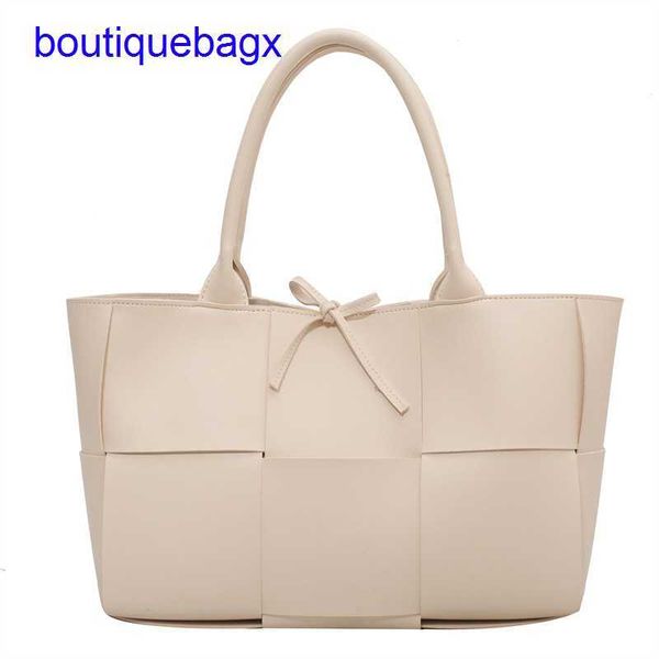 luxury bottegss venetss arco evening bags online store high net red fashion large bag 2023 new sense foreign style single shoulder with logo
luxury bottegss venetss arco evening bags online store high net red fashion large bag 2023 new sense foreign style single shoulder with logo