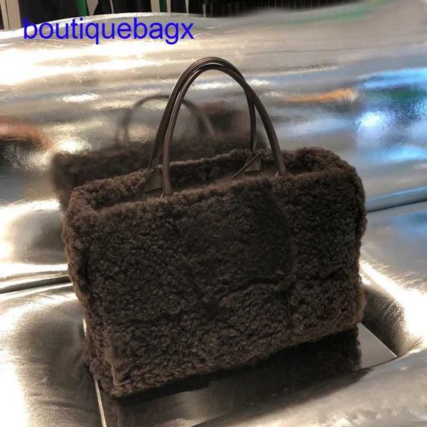 luxury bottegss venetss arco evening bags online store bag simple lamb wool 2023 large capacity tote fashionable hand women's shou with
luxury bottegss venetss arco evening bags online store bag simple lamb wool 2023 large capacity tote fashionable hand women's shou with